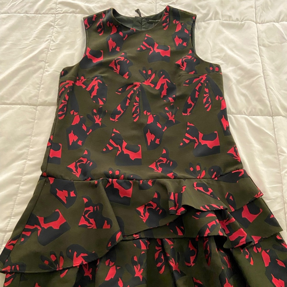 Banana Republic pink, black, and green ruffle jumper size 10